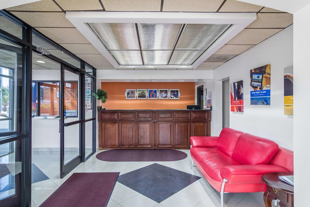 Motel 6 ווייקרוס מראה חיצוני תמונה