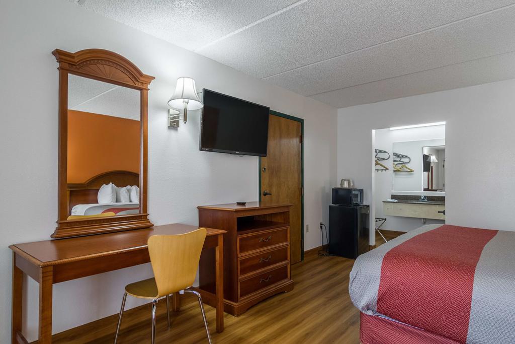 Motel 6 ווייקרוס מראה חיצוני תמונה