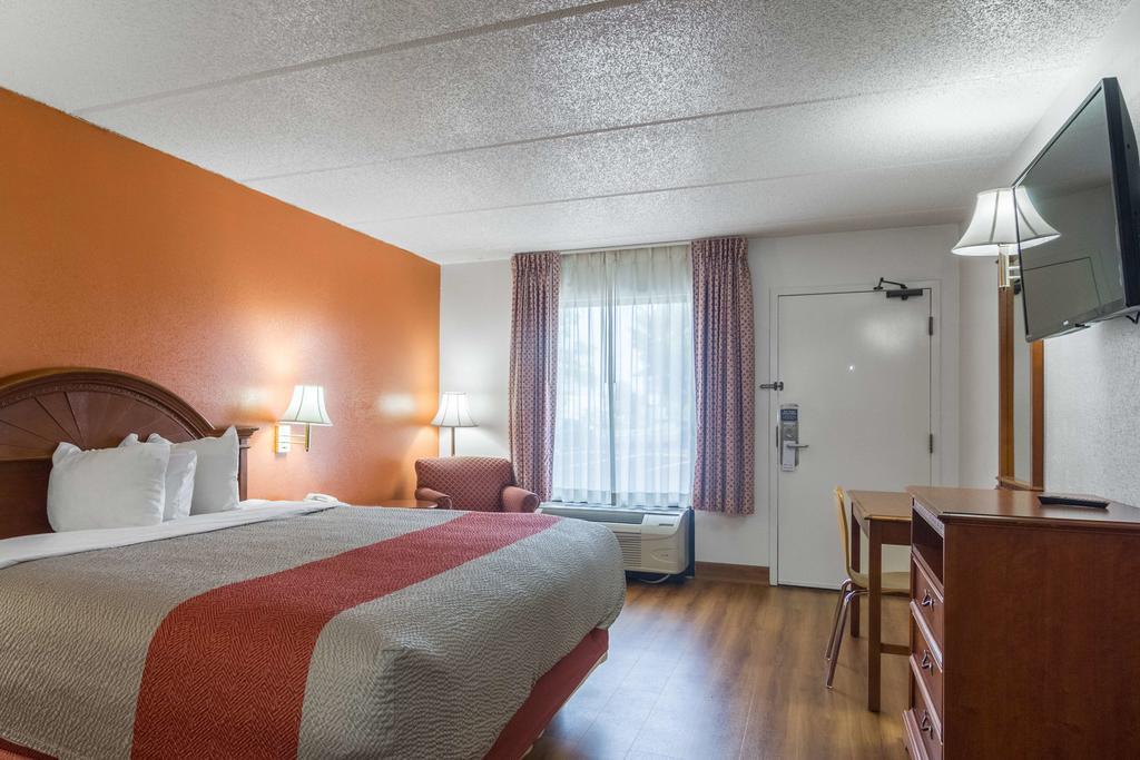 Motel 6 ווייקרוס מראה חיצוני תמונה
